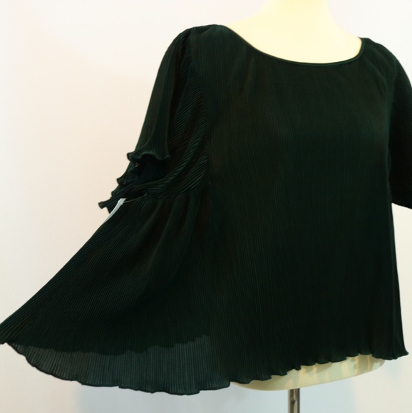 Lumiere Hunter Green Mini Accordion Pleated Top - Picture 2 of 8